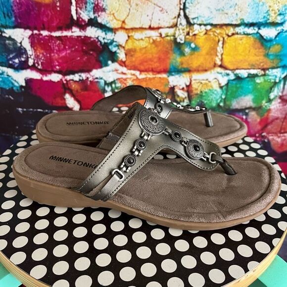 Minnetonka Metallic Silver Leather Upper Sandals Size 8 Medium - Picture 1 of 5